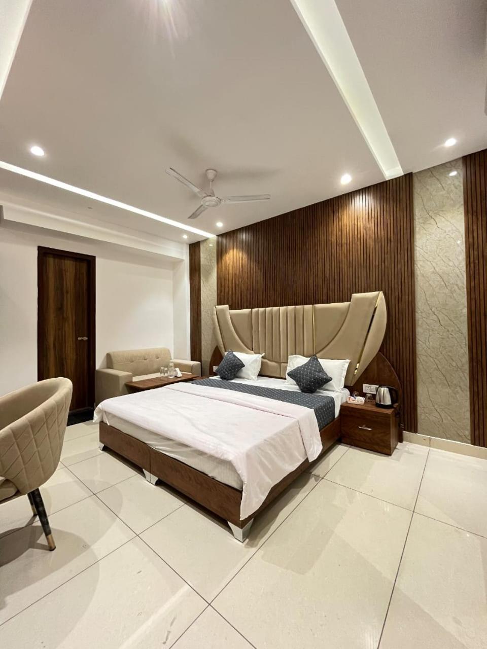 Hotel Platinum Inn Ludhiana Exterior foto