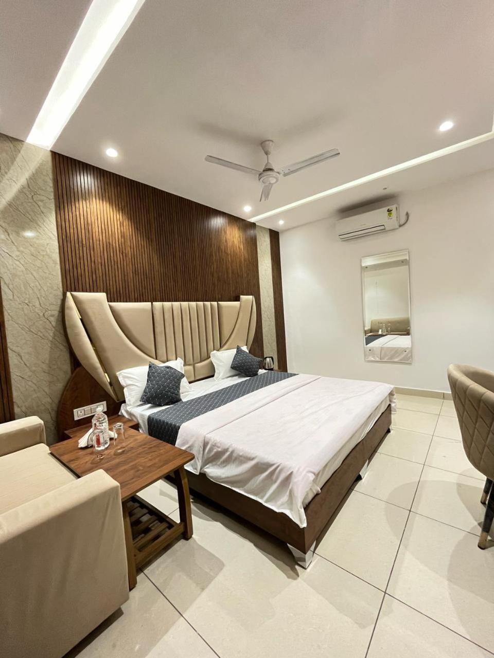 Hotel Platinum Inn Ludhiana Exterior foto