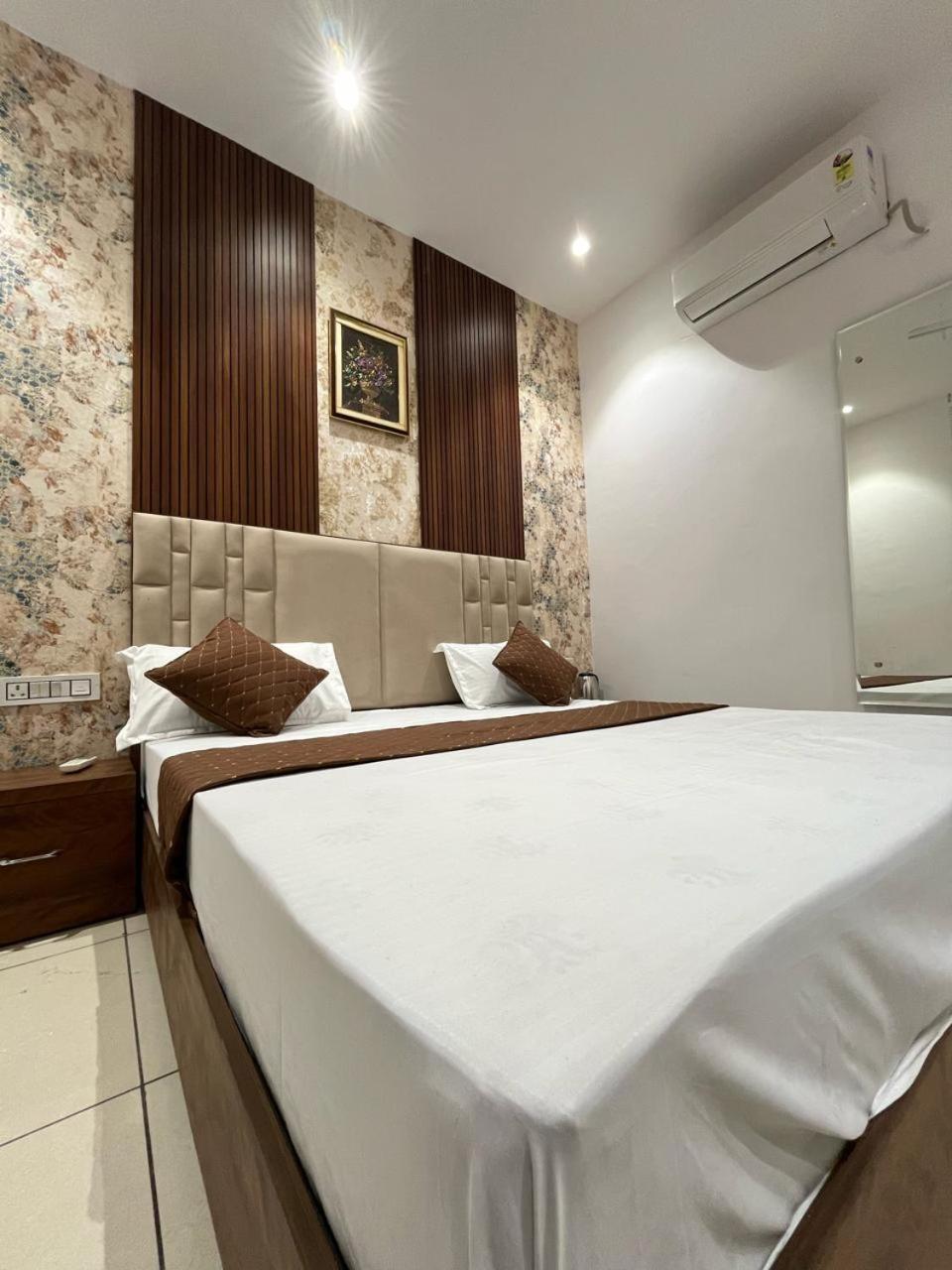 Hotel Platinum Inn Ludhiana Exterior foto