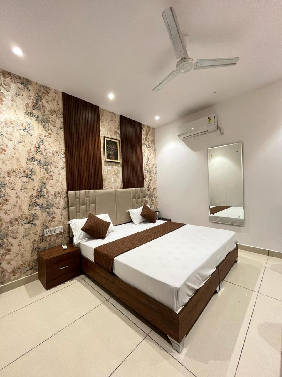 Hotel Platinum Inn Ludhiana Exterior foto